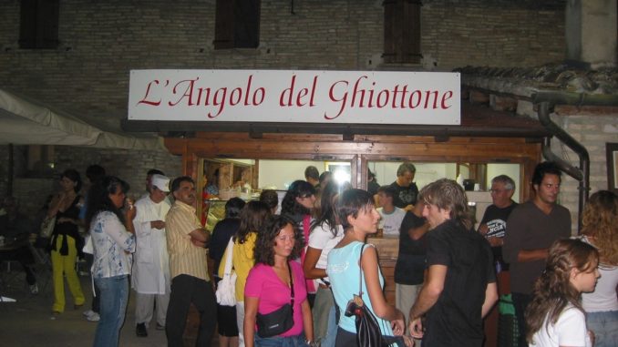 Sagra della Porchetta di Costano, c’è tempo anche per una crepê all’Angolo del Ghiottone