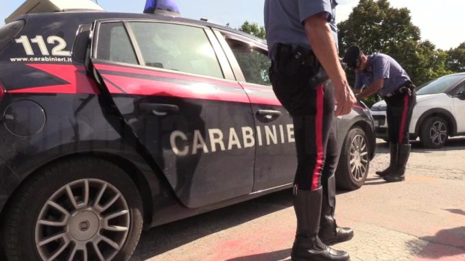 Chiedevano finanziamenti a ignari clienti, coppia aveva negozio a Bastia