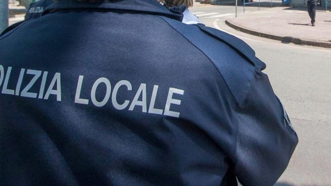 Venditori abusivi o regolari davanti alle scuole bastiole? Lo vorremo sapere