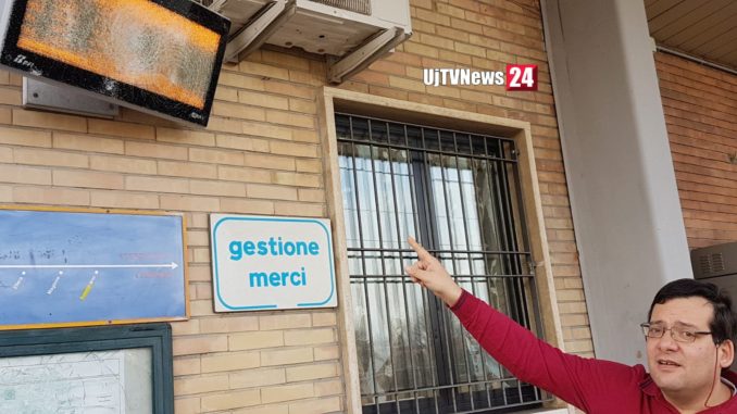 Distrugge monitor e macchina biglietti alla stazione di Bastia Umbra