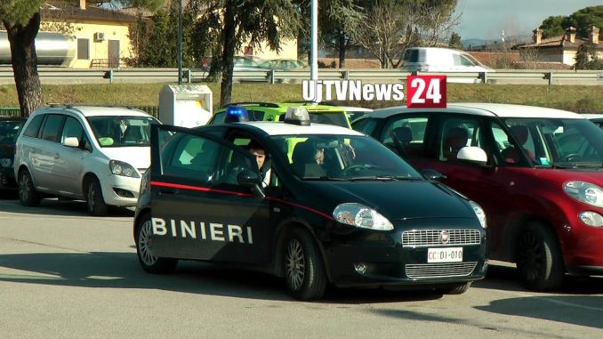 Bimbo cade dal terrazzo a Bastia Umbra, la zia lo acchiappa al volo e lo salva