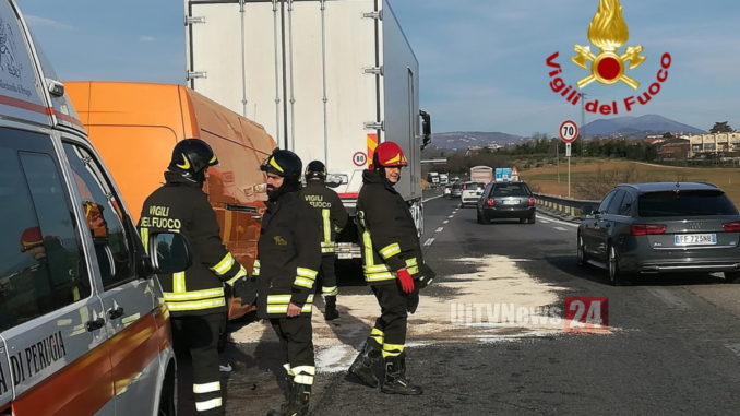 Incidente stradale sulla 75 ad Ospedalicchio tamponamento, due feriti lievi