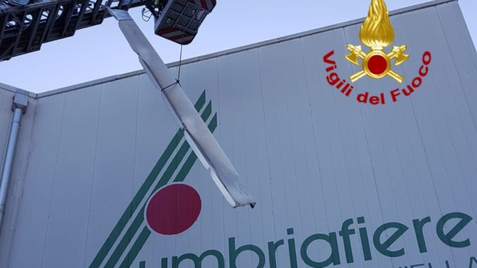 Forte vento, danni anche a Bastia Umbra, palestra scuola e Umbriafiere