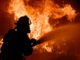 Incendio scoppia in un campo a San Lorenzo, rotoballe prendono a fuoco