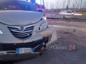 Incidente, cinque auto coinvolte in un tamponamento a catena, due feriti FOTO