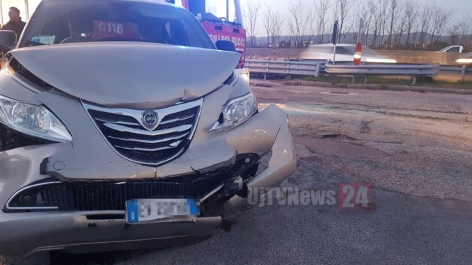 Incidente, cinque auto coinvolte in un tamponamento a catena, due feriti FOTO