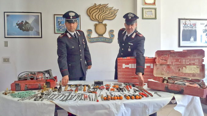 Rubava attrezzature da cantiere denunciato per furto ladro folignate