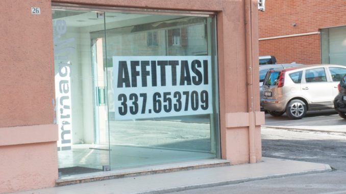 Più di 40 saracinesche abbassate, è allarme nel centro città