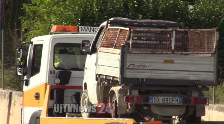 Autocarro che trasporta legna si ribalta sulla 75 Centrale Umbria