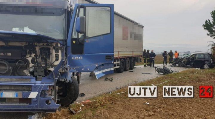 Scontro tra auto e camion a vicino Ospedalicchio, un ragazzo ferito