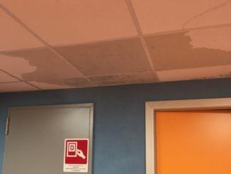 Scuola XXV Aprile inaugurata da un mese, subito un colabrodo