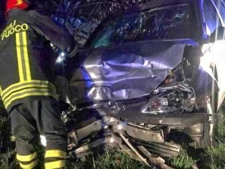 Incidente stradale lungo la strada dell'aeroporto, una donna e due minori feriti