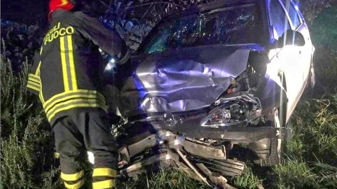 Incidente stradale lungo la strada dell'aeroporto, una donna e due minori feriti
