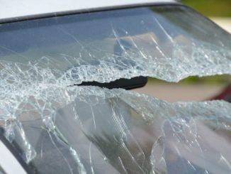 Oltre trenta auto danneggiate è caccia ai responsabili