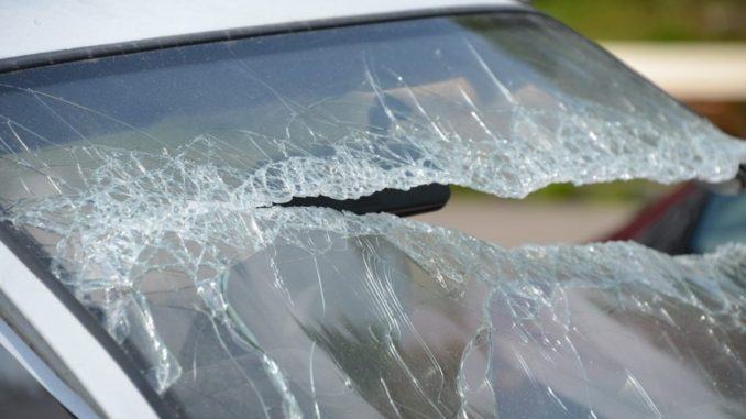 Oltre trenta auto danneggiate è caccia ai responsabili
