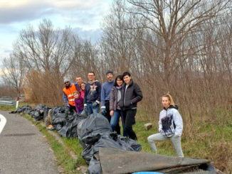 Gli sporcaccioni seriali sempre in azione, Alex e il Movimento ripuliscono