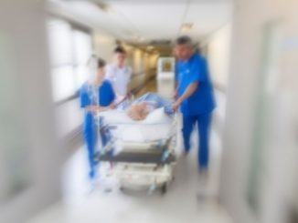 Mette mascherina, salva sua famiglia e medici, è in terapia intensiva
