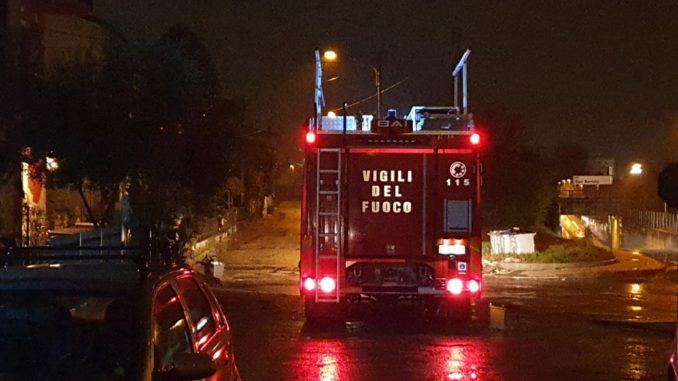 Intervento lampo dei vigili del fuoco in via San Bartolo, corto circuito