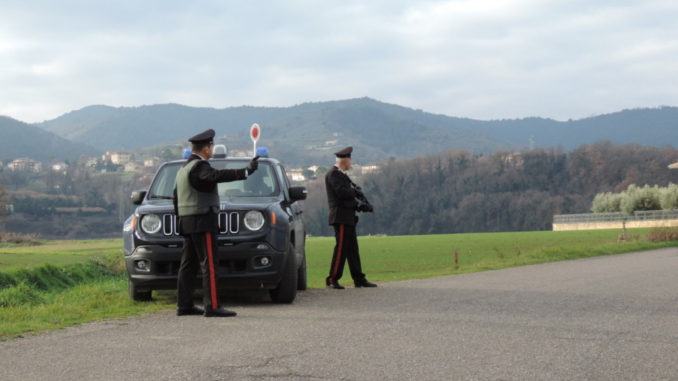 Inverte marcia a posto di controllo anti covid 19, era senza documenti e pregiudicato
