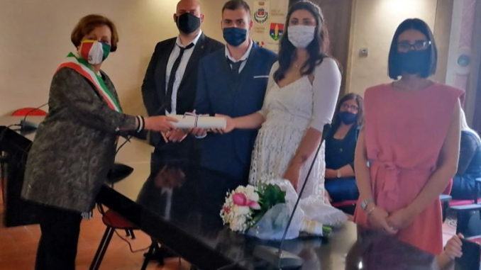 Il primo matrimonio dopo il lockdown a Bastia, Stefano e Giulia