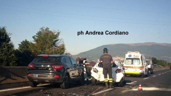 Incidente stradale sulla 75 Centrale Umbra, due auto coinvolte, tutto bloccato