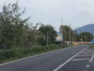 Il cavalcavia sulla ferrovia si farà, eliminerà il passaggio a livello di Ospedalicchio