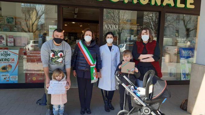 Kit della nascita per Azzurra, prima nata del 2021, figlia di Giulia e Valerio