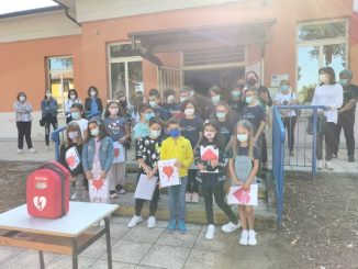 Consegnato defibrillatore alla scuola di Costano, comprensivo Bastia 1