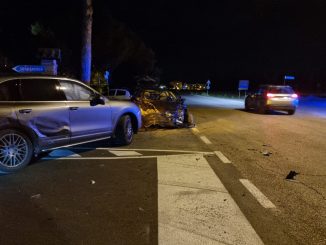 Incidente stradale a Costano tra 2 auto, una giovane donna ferita