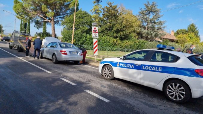 Incidente Bastiola, guida Ape Piaggio a 91anni, tamponato da una vettura, ferito