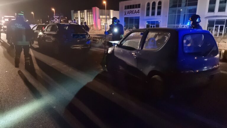 Incidenti stradali, tamponamenti a catena nella notte, la "75" è un inferno
