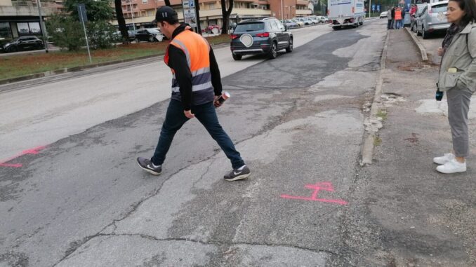 Rifacimento dell’asfaltatura in via Gramsci a Bastia Umbra, il sopralluogo