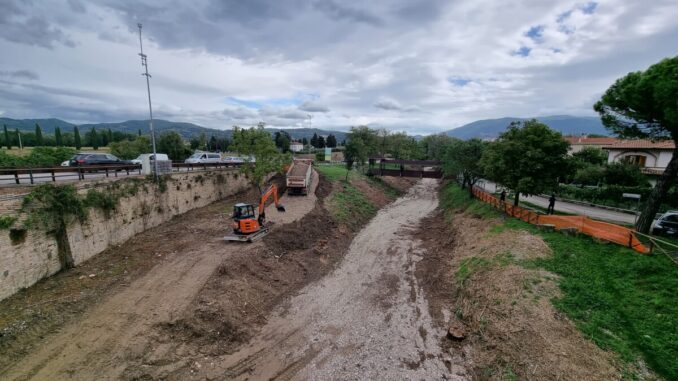 Lavori messa in sicurezza torrente Tescio, rimozione paline
