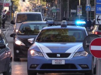 Ubriaco dopo incidente minaccia di morte i poliziotti a Bastia Umbra