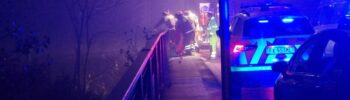 Un uomo si getta dal ponte di Bastiola, in tanti per salvarlo