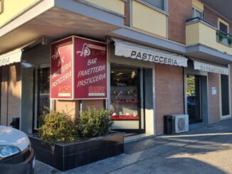 Va in pasticceria a fare colazione, esce e non trova più l'auto