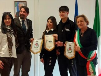 Lorenzo Castellari e Ginevra Vantaggi campioni ricevuti in Comune