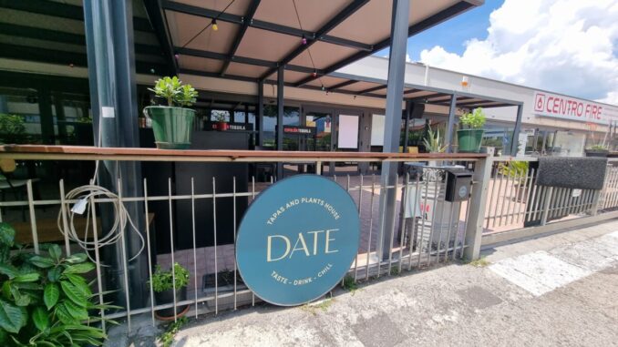 Rissa all'esterno di un locale, il Date Social Food è estraneo ai fatti