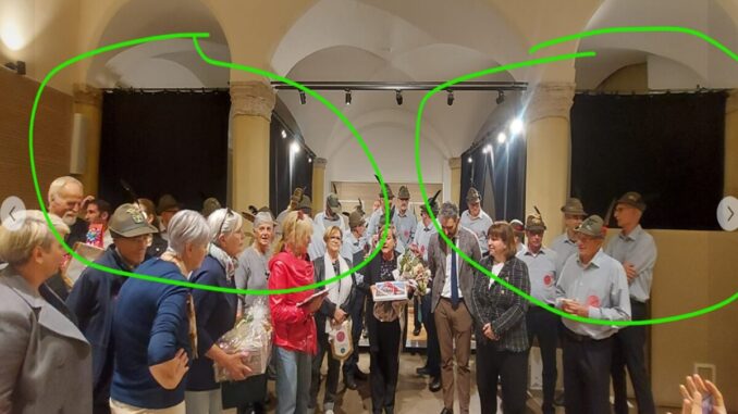Togliete immediatamente 'sti obbrobri neri, deturpano l'Auditorium