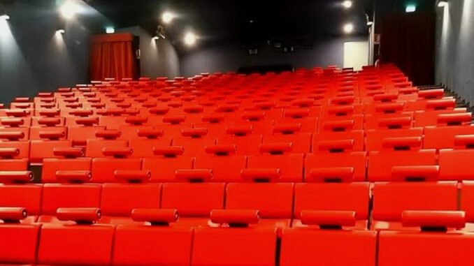 Nuove Avventure e Intrighi al Cinema Esperia Questa Settimana