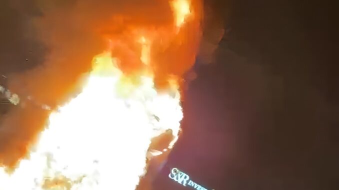 Incendio a Bastia Umbra, furgone in fiamme causa panico