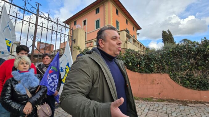 Immigrati all'ex albergo