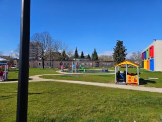 Area Giochi della Scuola XXV Aprile, l'area si allaga dopo la pioggia