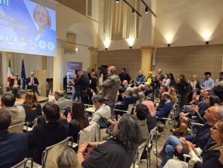 Una cittadina dopo la presentazione della sindaca uscente