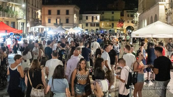 Bastia si illumina: la Notte Bianca ritorna un'esplosione di festività