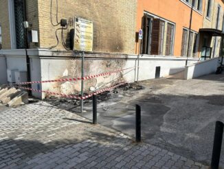 Incendio di Cassonetti a Bastia Umbra: 17enne Denunciato