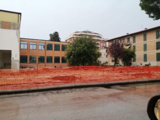 Palestra Scuola Media: Lavori Fermi e Sicurezza a Rischio