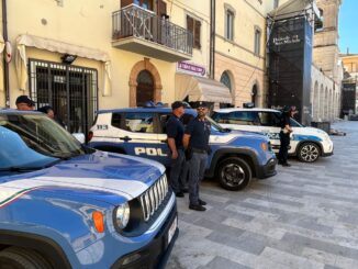 Trovati in possesso di hashish e cocaina, due arresti e una denuncia