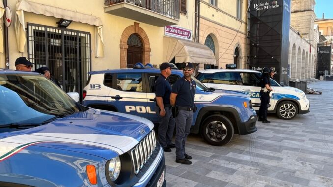 Trovati in possesso di hashish e cocaina, due arresti e una denuncia