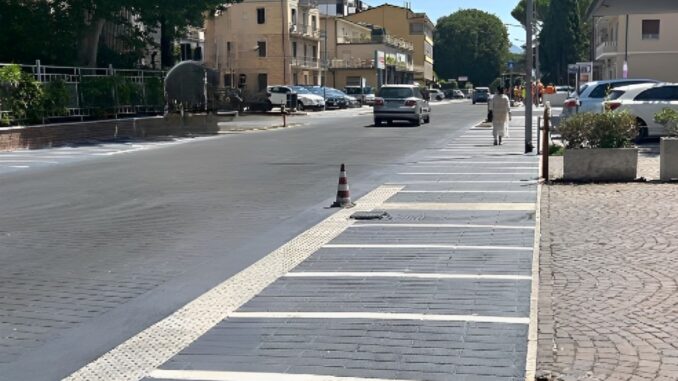Esclusa via Roma dagli sconti Tari, scoppia la polemica